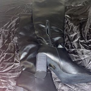 Black heeled boots